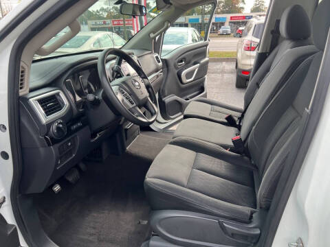 2017 Nissan Titan SV