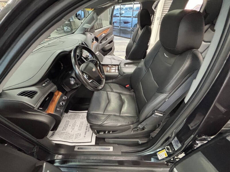 2016 Cadillac Escalade Luxury Collection