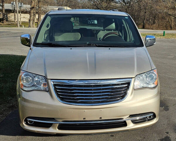 Used 2015 Chrysler Town & Country Limited Platinum with VIN 2C4RC1GG4FR740317 for sale in New Lenox, IL