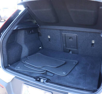 2021 Volvo XC40 T4 Momentum