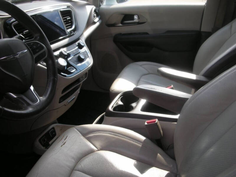 2017 Chrysler Pacifica Touring-L Plus