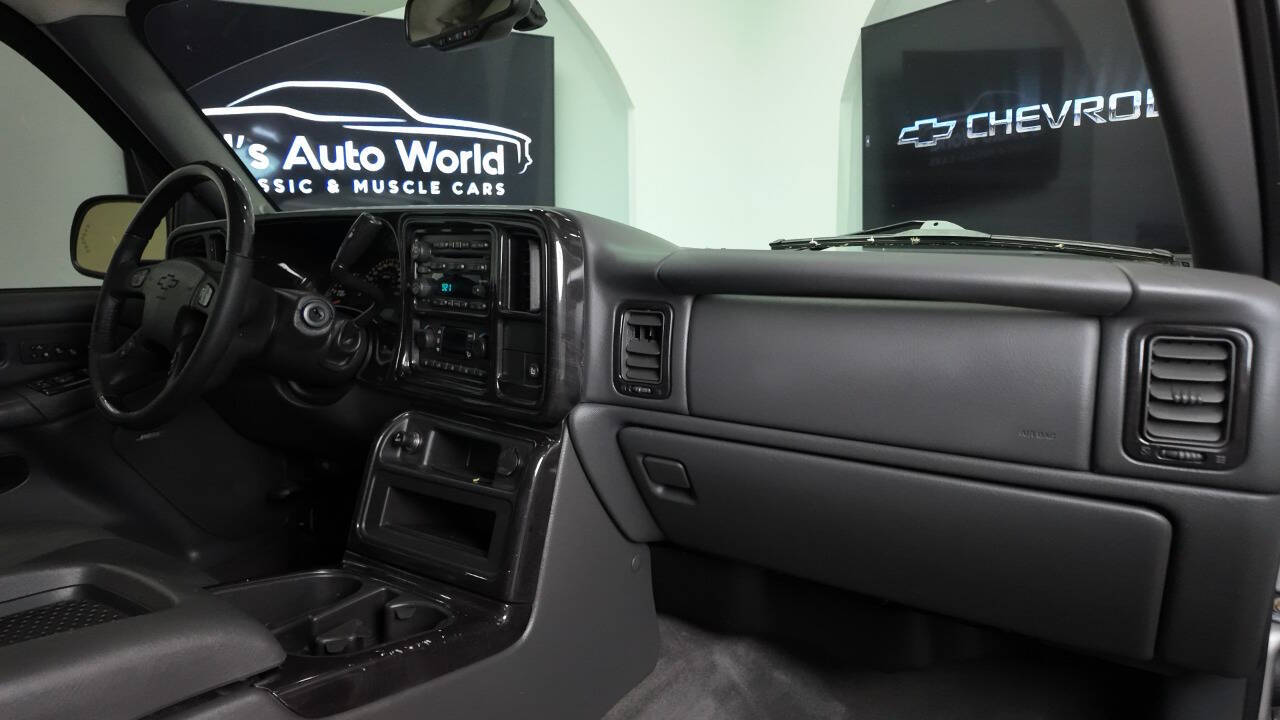 2004 Chevrolet Avalanche 41