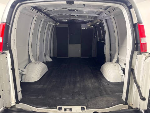 2022 Chevrolet Express 2500