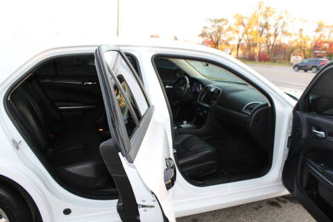 2017 Chrysler 300 Limited