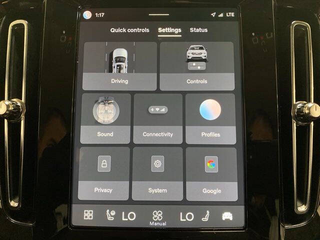 2025 Volvo XC40 B5 Core Bright Theme