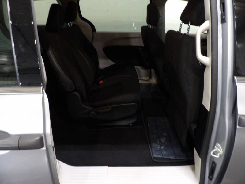2021 Chrysler Voyager L