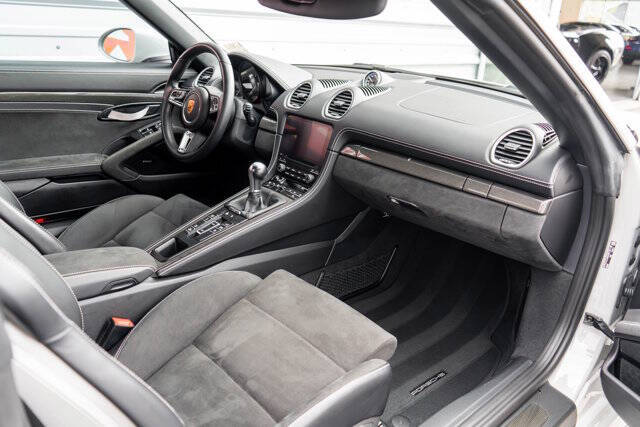 2022 Porsche 718 Boxster 38