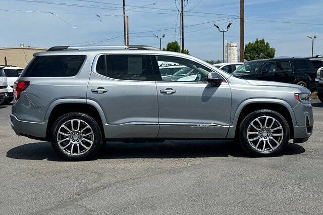 2023 GMC Acadia Denali