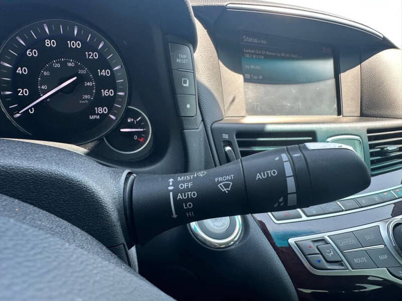 2015 Infiniti Q70 3.7