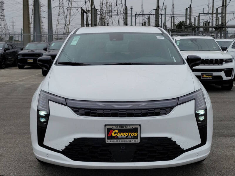 2027 Chrysler Pacifica Select
