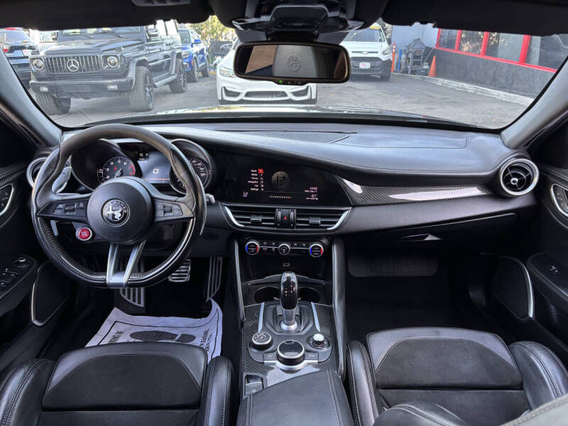 2017 Alfa Romeo Giulia Quadrifoglio