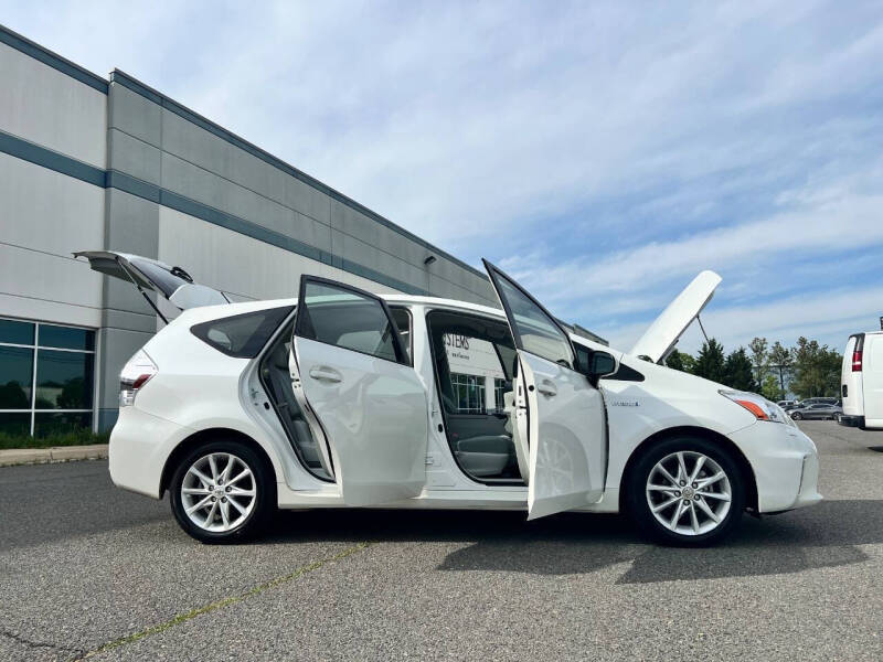 2012 Toyota Prius v Five