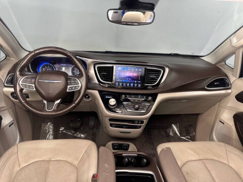 2017 Chrysler Pacifica Touring-L Plus