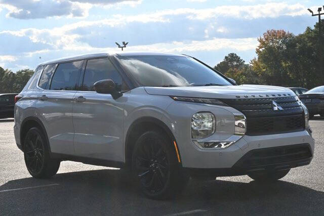 2023 Mitsubishi Outlander SE
