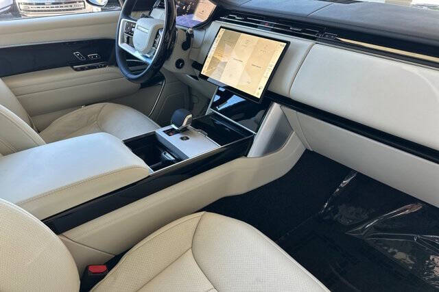 2025 Land Rover Range Rover P400 SE LWB