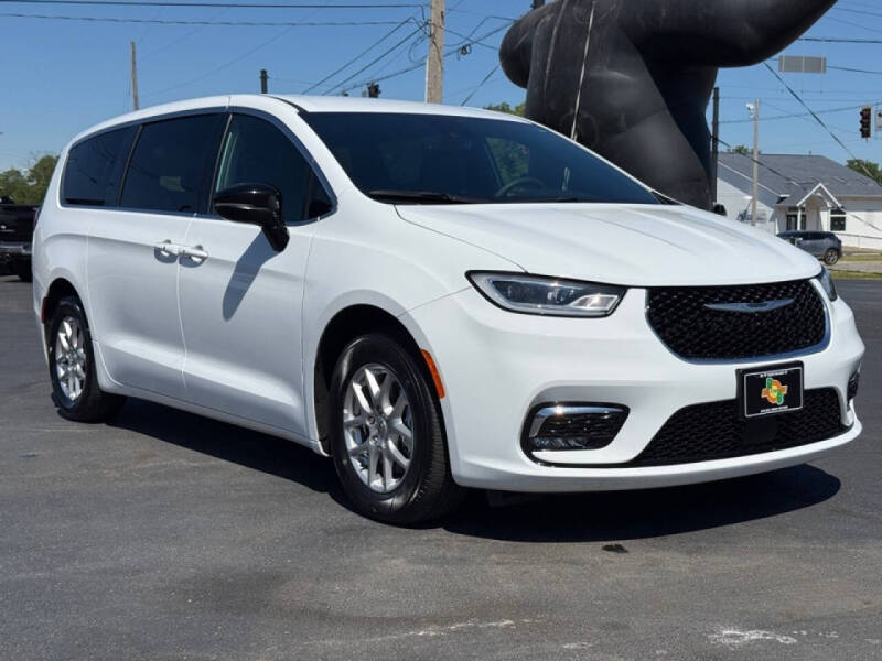2025 Chrysler Pacifica Select