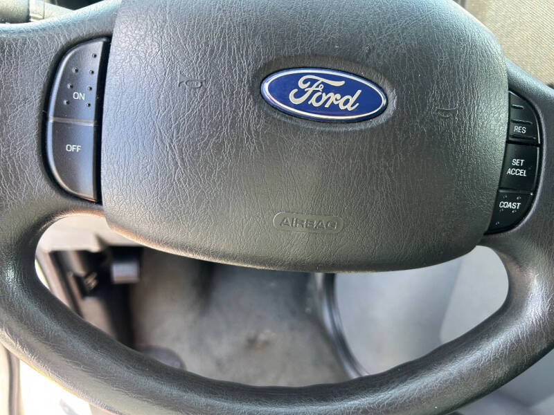 2011 Ford E-Series E-350 SD XLT