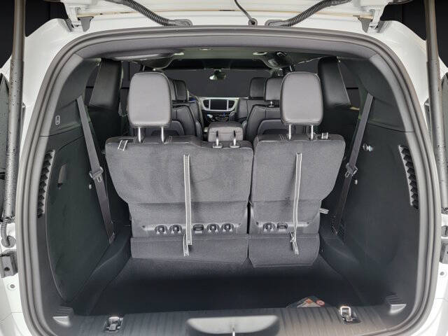 2027 Chrysler Pacifica LX