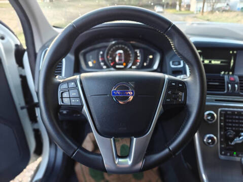 2016 Volvo XC60 T6 Drive-E Platinum