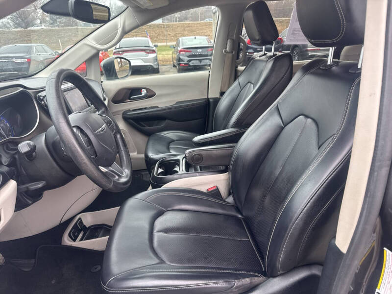 2020 Chrysler Voyager LXi