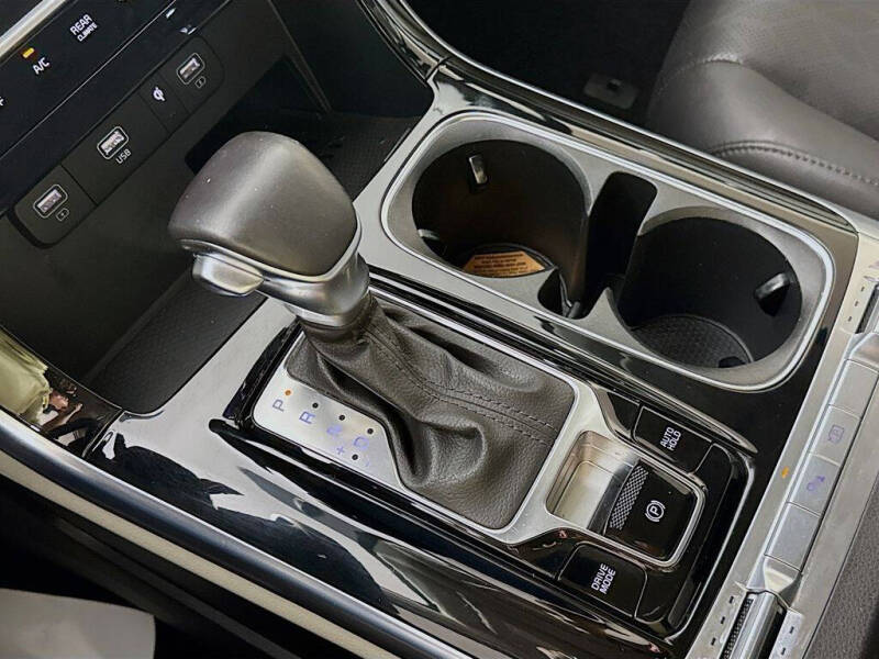 2023 Kia Carnival SX