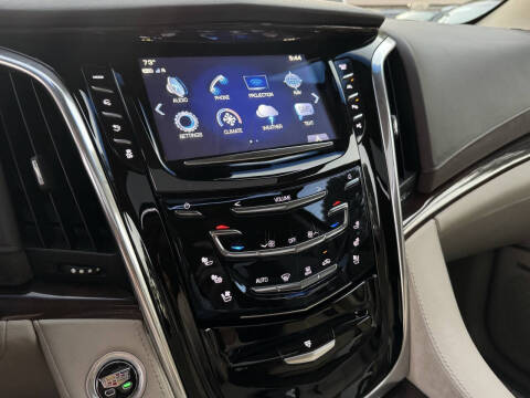2017 Cadillac Escalade Luxury