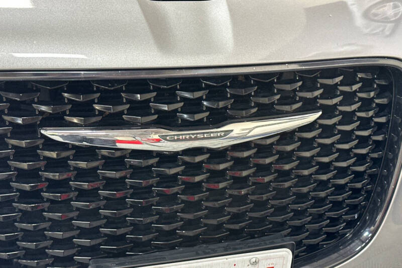 2018 Chrysler 300 S