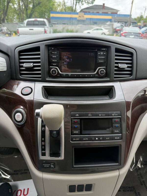 2017 Nissan Quest SV