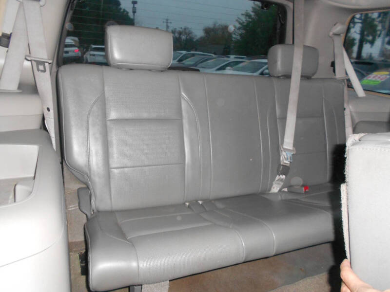 2004 Nissan Armada SE