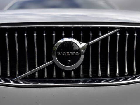 2021 Volvo XC90 T6 Momentum 7-Passenger