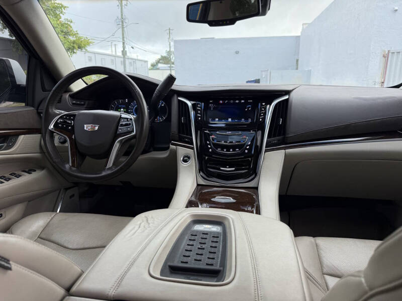 2016 Cadillac Escalade Luxury Collection