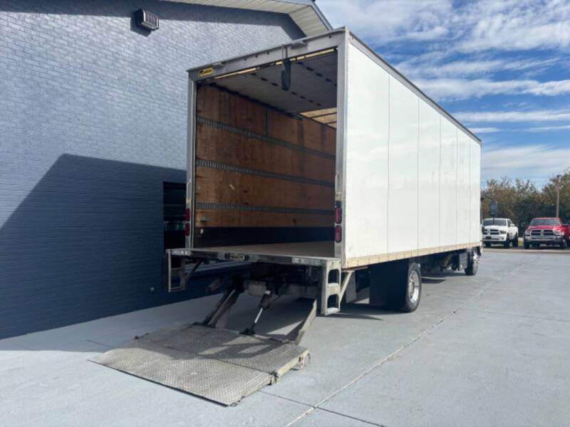 2017 Isuzu NRR 24FT Box Van