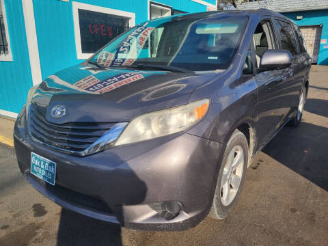 2015 Toyota Sienna LE 8-Passenger