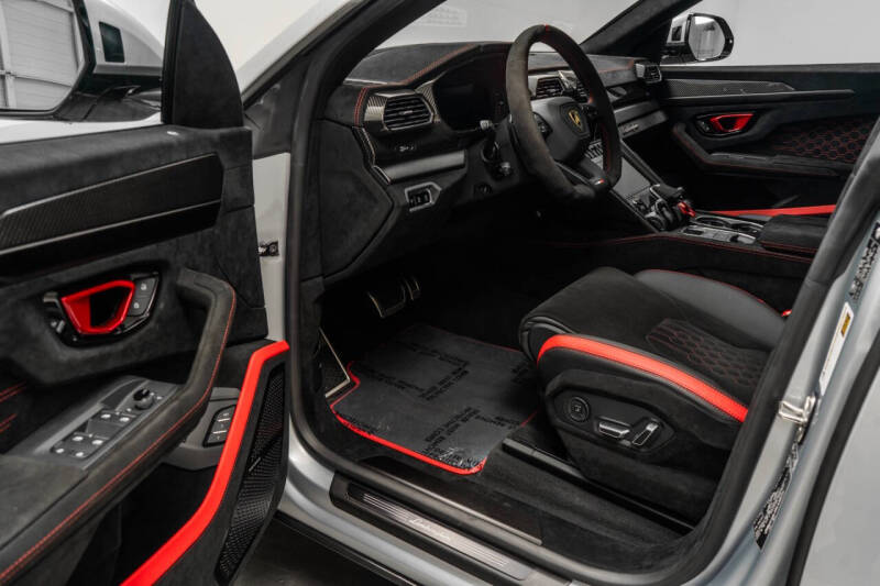 2024 Lamborghini Urus Performante