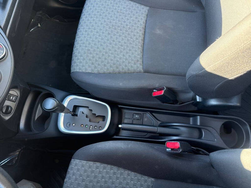 2016 Toyota Yaris 3-Door LE