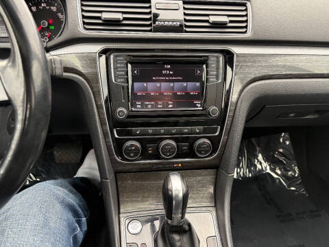 2018 Volkswagen Passat 2.0T SE