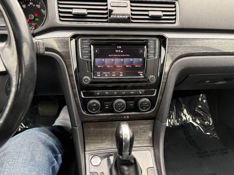 2018 Volkswagen Passat 2.0T SE