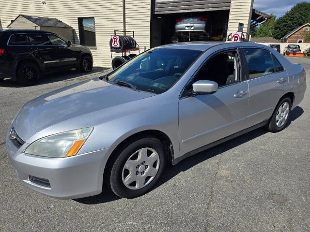 2007 Honda Accord for sale at QUEENSGATE AUTO SALES in York, PA