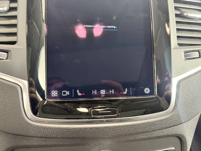 2025 Volvo XC90 B5 Core Bright Theme