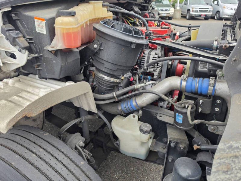 2018 Freightliner M2 106