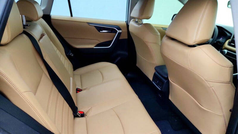 2023 Toyota RAV4 Hybrid XLE Premium