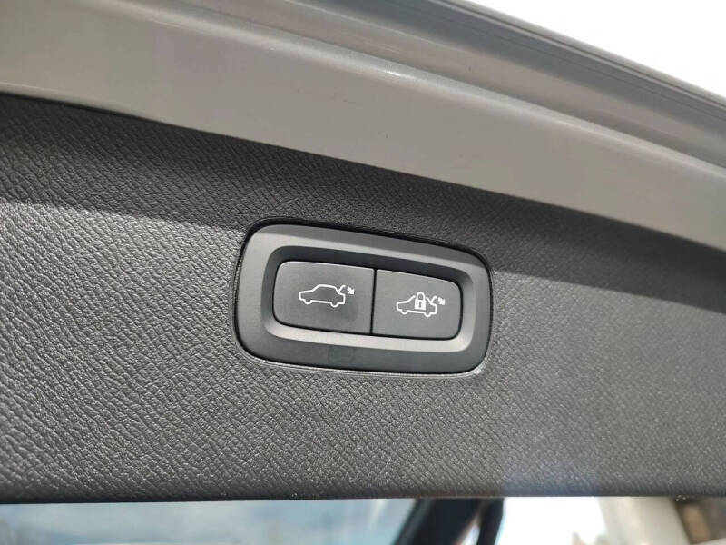 2022 Volvo XC90 T5 Momentum