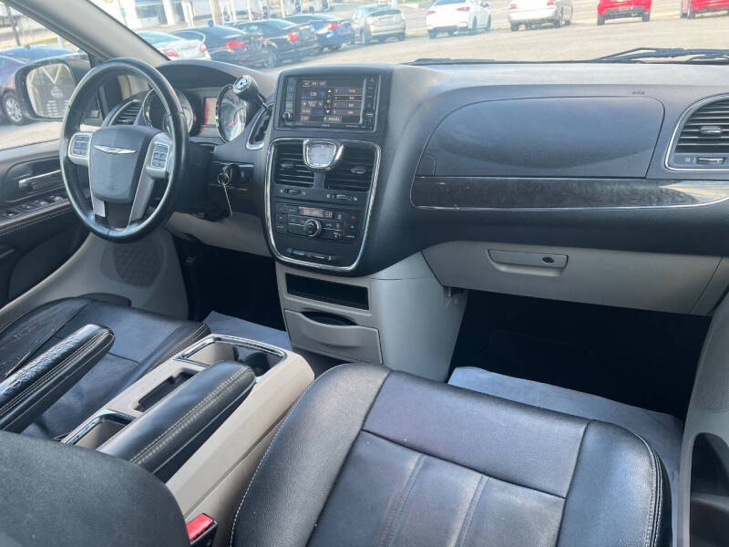 2016 Chrysler Town and Country Touring