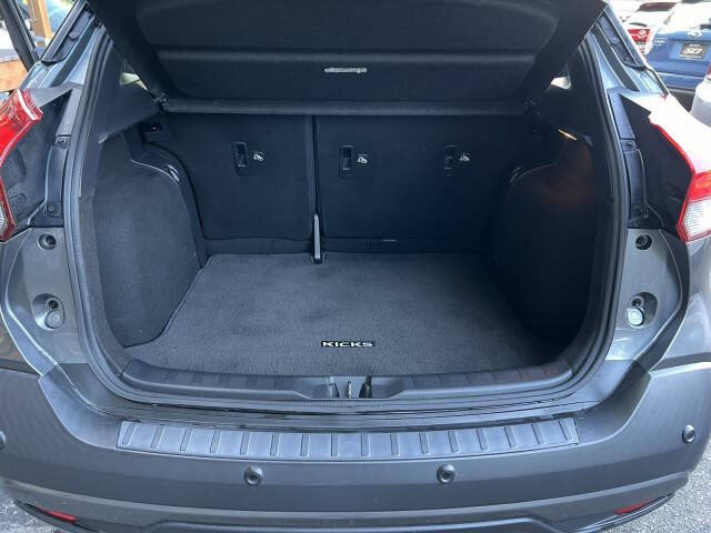 2020 Nissan Kicks SR