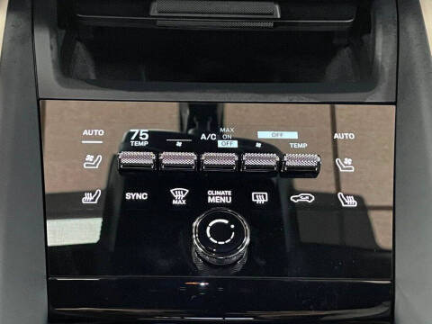 2025 Porsche Macan 4 Electric