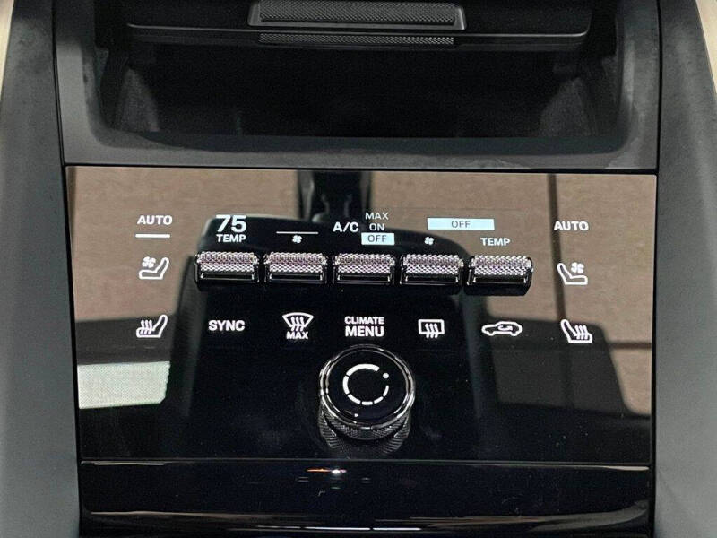 2025 Porsche Macan 4 Electric