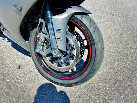 2013 Yamaha YZF-R1 (Matte Gray)