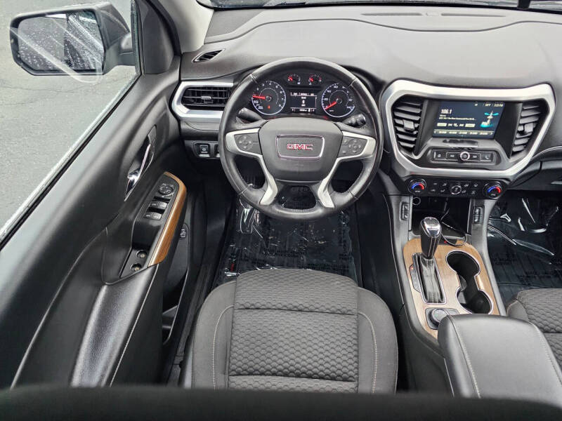 2017 GMC Acadia SLE-2