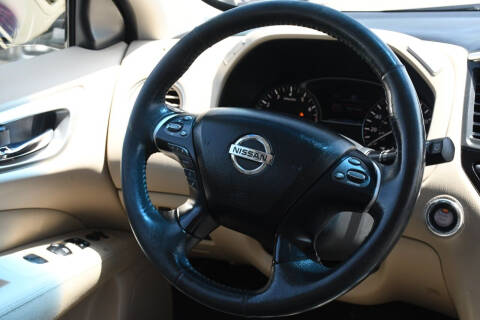 2017 Nissan Pathfinder SV