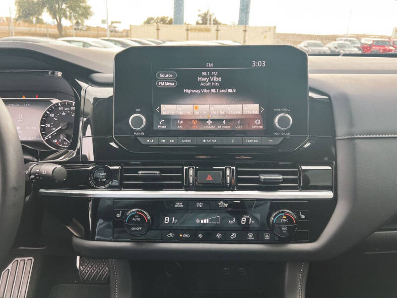 2025 Nissan Pathfinder SV